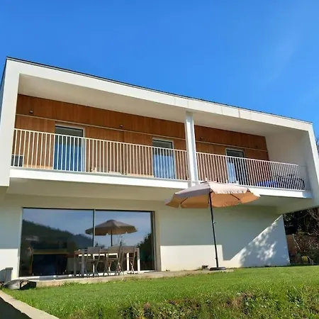 Casa Moderna Julio Y Agosto 4*